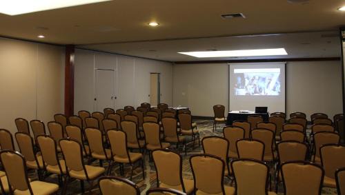 Lakewood Hotel | Holiday Inn Denver Lakewood by IHG