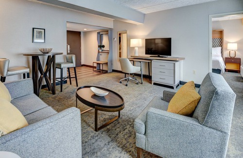 East Windsor Hotel | Holiday Inn East Windsor by IHG