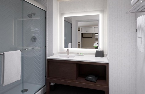 Erie Hotel | Holiday Inn - Erie by IHG