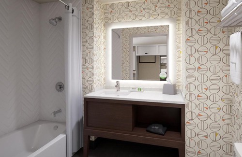 Erie Hotel | Holiday Inn - Erie by IHG