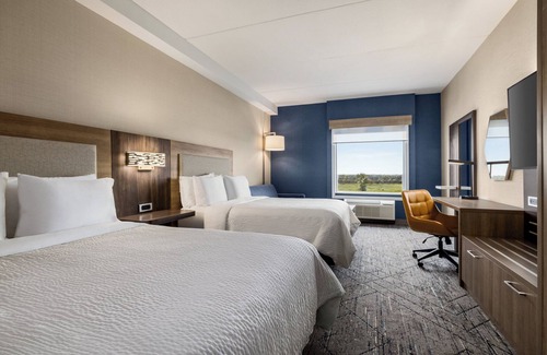 Strathroy Hotel | Holiday Inn Express Strathroy by IHG