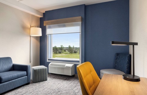 Strathroy Hotel | Holiday Inn Express Strathroy by IHG