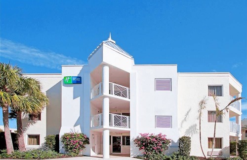 Juno Beach Hotel | Holiday Inn Express North Palm Beach-Oceanview, an IHG Hotel