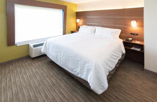 North Battleford Hotel | Holiday Inn Express & Suites - North Battleford by IHG