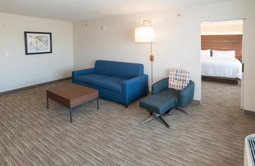 North Battleford Hotel | Holiday Inn Express & Suites - North Battleford by IHG