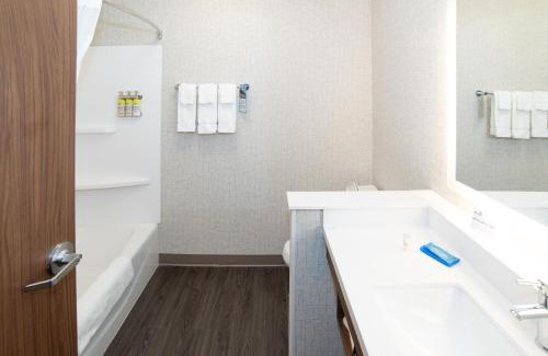 North Battleford Hotel | Holiday Inn Express & Suites - North Battleford by IHG