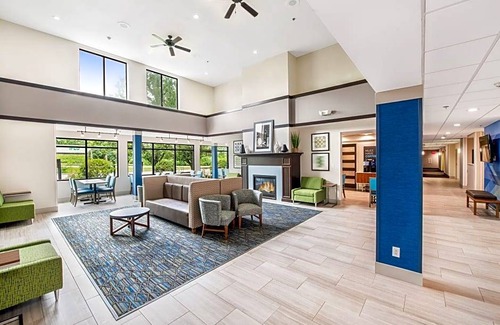 Delafield Hotel | Holiday Inn Express & Suites Delafield, an IHG Hotel