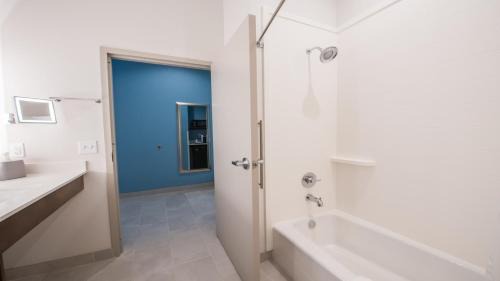 Dripping Springs Hotel | Holiday Inn Express & Suites - Dripping Springs - Austin Area by IHG