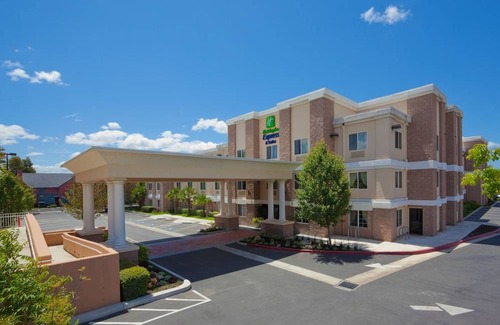 Livermore Hotel | Holiday Inn Express Hotel & Suites Livermore, an IHG Hotel