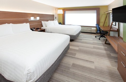 Sterling Heights Hotel | Holiday Inn Express & Suites - Sterling Heights-Detroit Area by IHG