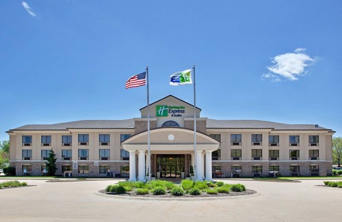Wadsworth Hotel | Holiday Inn Express Hotel & Suites Wadsworth, an IHG Hotel