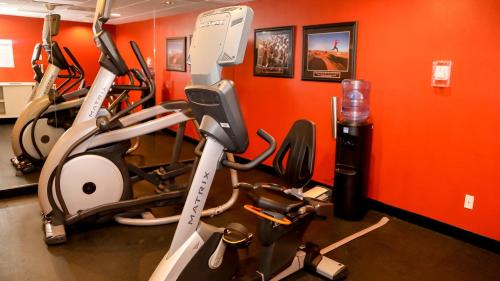 Northwest Colorado Springs Hotel | Holiday Inn Express & Suites Colorado Springs North by IHG