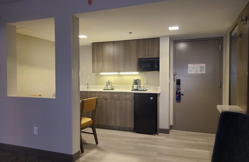 Survey Creek Hotel | Holiday Inn Express & Suites Ft. Lauderdale N - Exec Airport by IHG