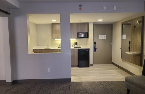 Survey Creek Hotel | Holiday Inn Express & Suites Ft. Lauderdale N - Exec Airport by IHG