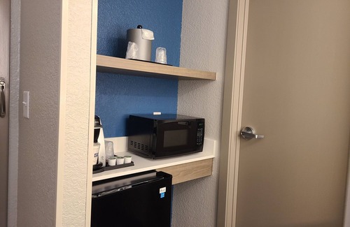 Survey Creek Hotel | Holiday Inn Express & Suites Ft. Lauderdale N - Exec Airport by IHG