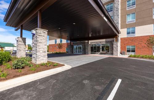 Hoffman Estates Hotel | Holiday Inn Express & Suites Chicago - Hoffman Estates by IHG