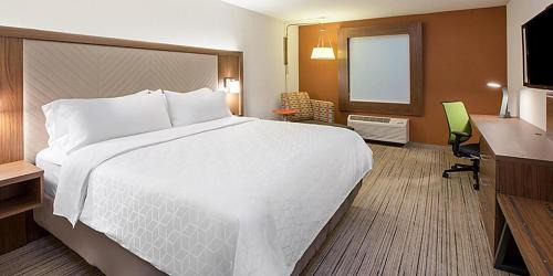 Manitou Springs Hotel | Holiday Inn Express & Suites - Manitou Springs by IHG