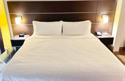 Prospect Heights Hotel | Holiday Inn Express & Suites Prospect Heights by IHG