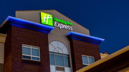 Airdrie Hotel | Holiday Inn Express Airdrie by IHG