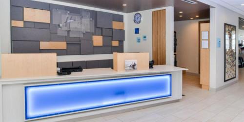 Alliance Hotel | Holiday Inn Express - Alliance by IHG