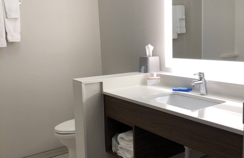 Broomfield Hotel | Holiday Inn Express and Suites Broomfield by IHG