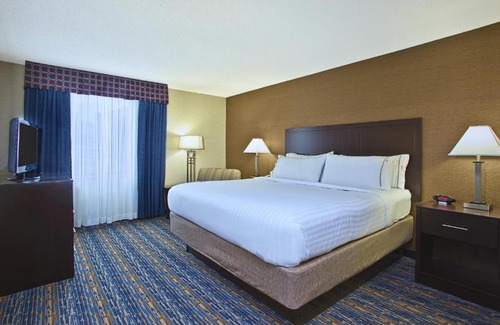 West Mifflin Hotel | Holiday Inn Express and Suites Pittsburgh West Mifflin by IHG