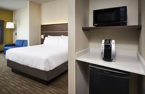 Brantford Hotel | Holiday Inn Express and Suites Brantford by IHG
