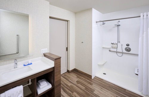 Brantford Hotel | Holiday Inn Express and Suites Brantford by IHG