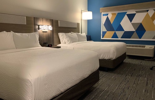 Courtenay Hotel | Holiday Inn Express and Suites Courtenay Comox by IHG