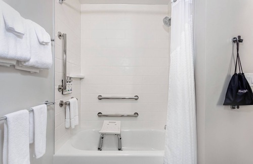 Miramar Hotel | Holiday Inn Express and Suites Miramar by IHG