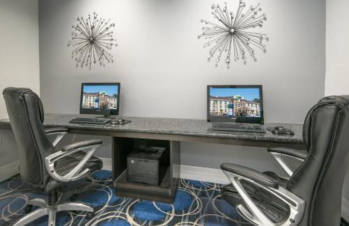 Greater Greenspoint Hotel | Holiday Inn Express and Suites Houston North - IAH Area by IHG