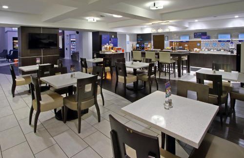 Greater Greenspoint Hotel | Holiday Inn Express and Suites Houston North - IAH Area by IHG