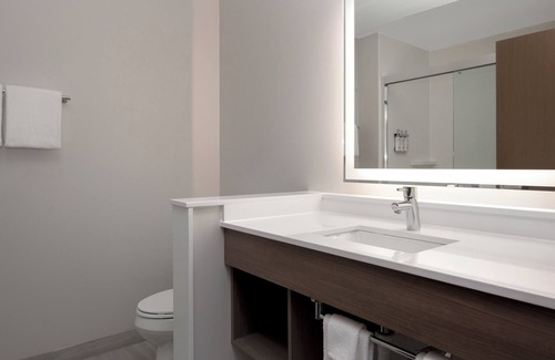 Alton Hotel | Holiday Inn Express and Suites Alton St Louis Area by IHG