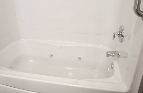 Newton Hotel | Holiday Inn Express and Suites Newton by IHG