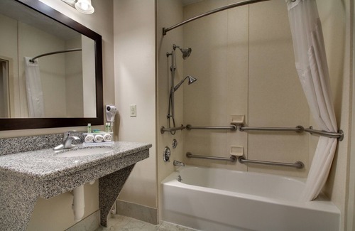 Winona Hotel | Holiday Inn Express and Suites Winona North by IHG