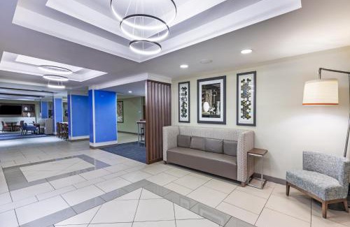 Lusta Hotel | Holiday Inn Express and Suites Pryor by IHG