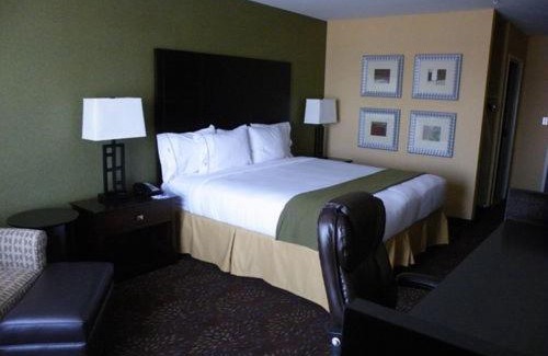 Troy Hotel | Holiday Inn Express and Suites Detroit North-Troy by IHG
