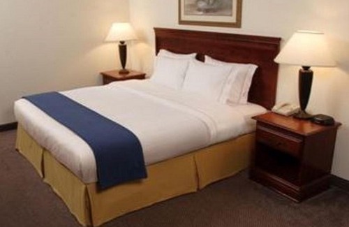Montgomery Hotel | Holiday Inn Express and Suites Montgomery by IHG