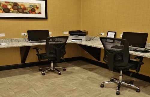 Montgomery Hotel | Holiday Inn Express and Suites Montgomery by IHG