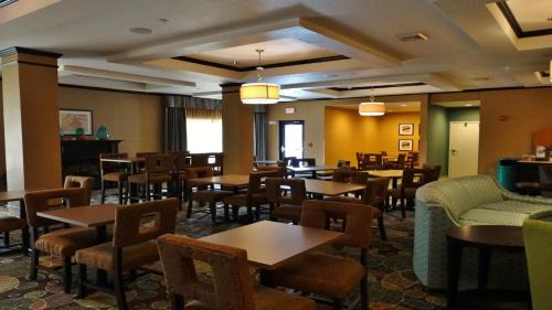 Montgomery Hotel | Holiday Inn Express and Suites Montgomery by IHG