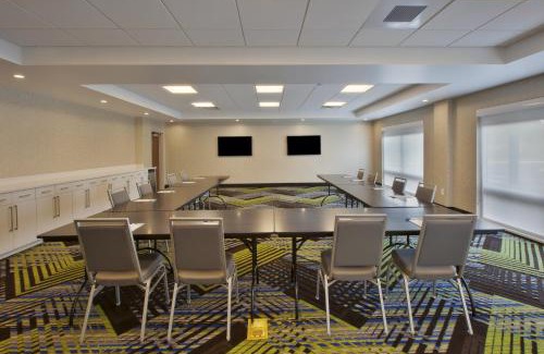 South Hill Hotel | Holiday Inn Express and Suites South Hill by IHG