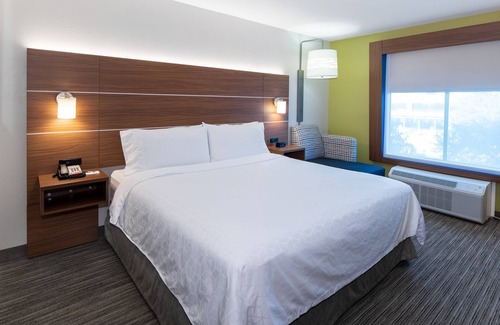 South Arlington Hotel | Holiday Inn Express Arlington by IHG