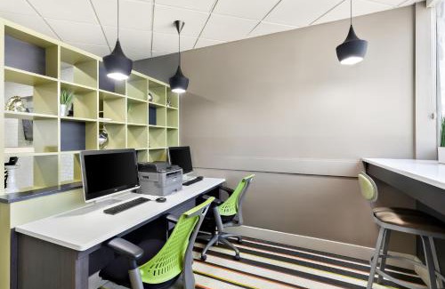 Atlanta Hotel | Holiday Inn Express Atlanta Galleria-Ballpark Area by IHG