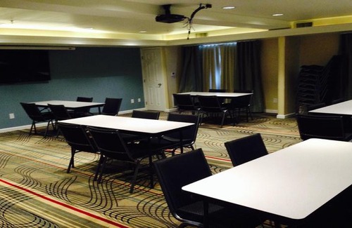 Pumpkin Center Hotel | Holiday Inn Express Bakersfield