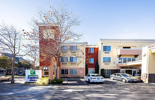 Northwest Berkeley Hotel | Holiday Inn Express Berkeley, an Ihg Hotel