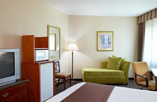 Biloxi Resort | Holiday Inn Express - Biloxi - Beach Blvd by IHG