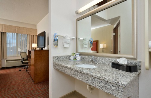 Milford Hotel | Holiday Inn Express Boston - Milford by IHG