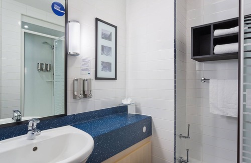 Great Notley Hotel | Holiday Inn Express Braintree by IHG