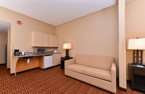 Breezewood Hotel | Holiday Inn Express Breezewood by IHG