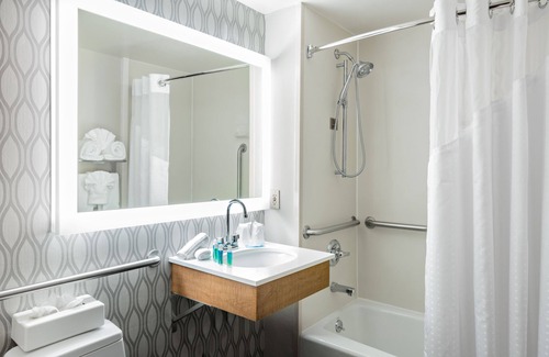 Gowanus Hotel | Holiday Inn Express Brooklyn, an IHG Hotel